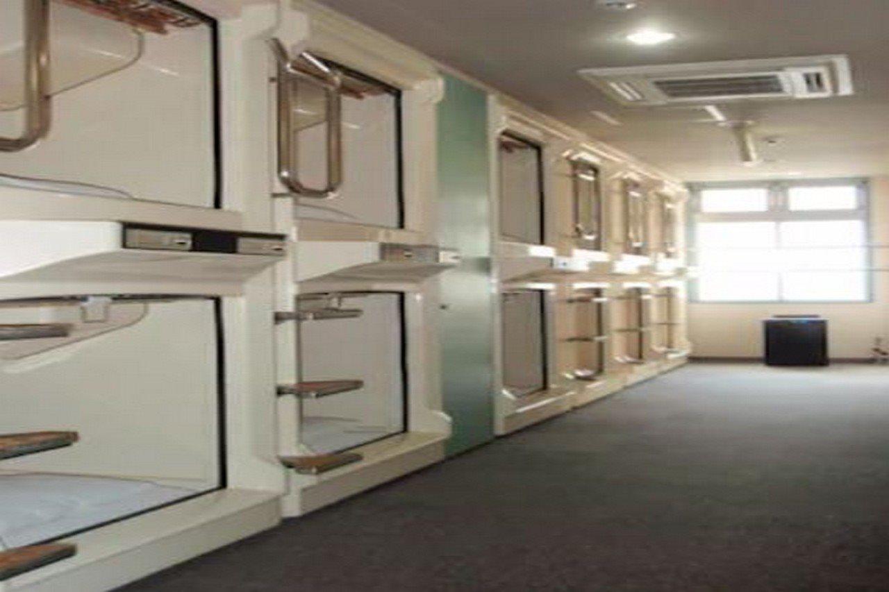 Capsule Hotel Kobe Sannomiya (Adults Only) Екстер'єр фото