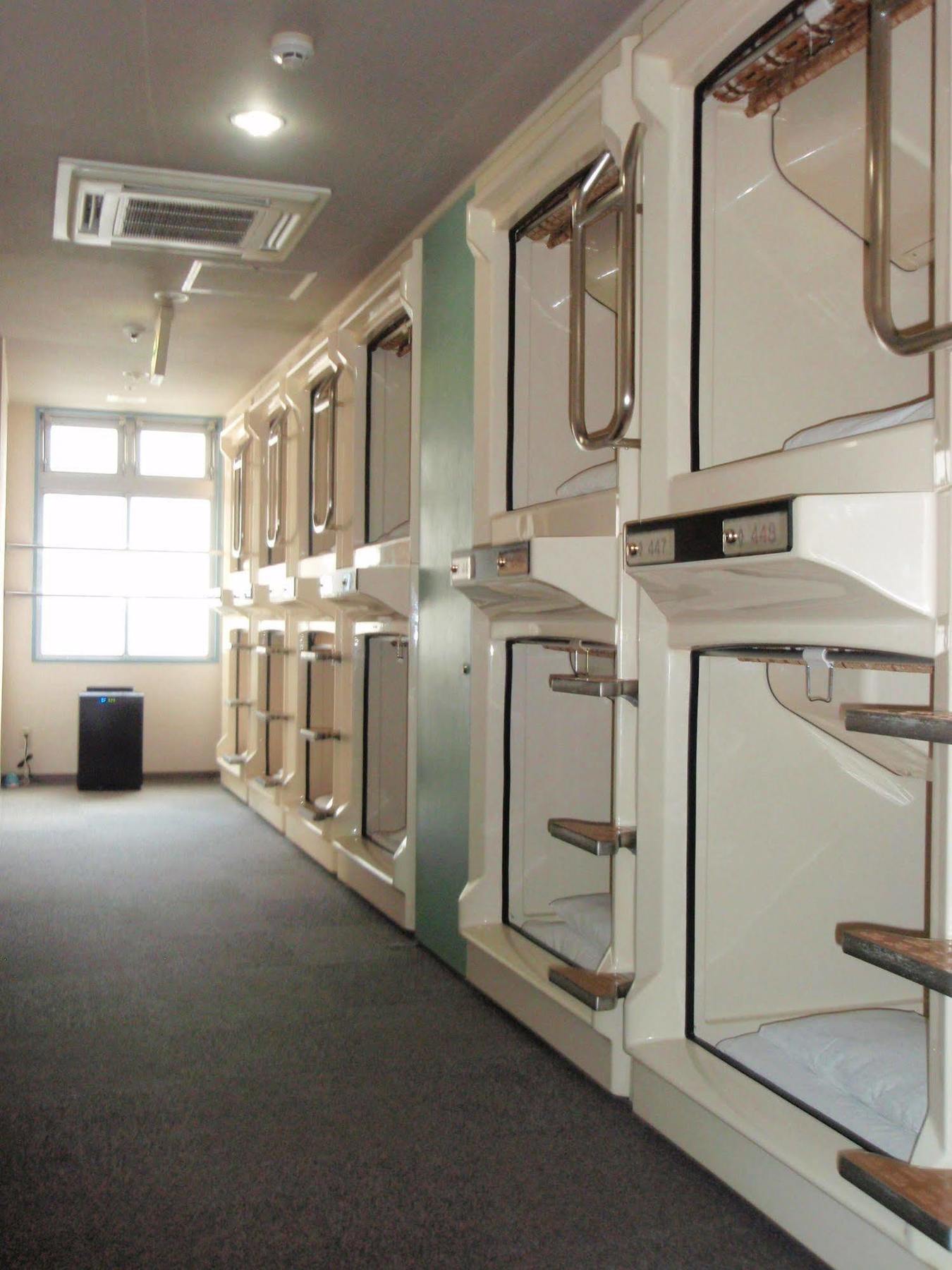 Capsule Hotel Kobe Sannomiya (Adults Only) Екстер'єр фото