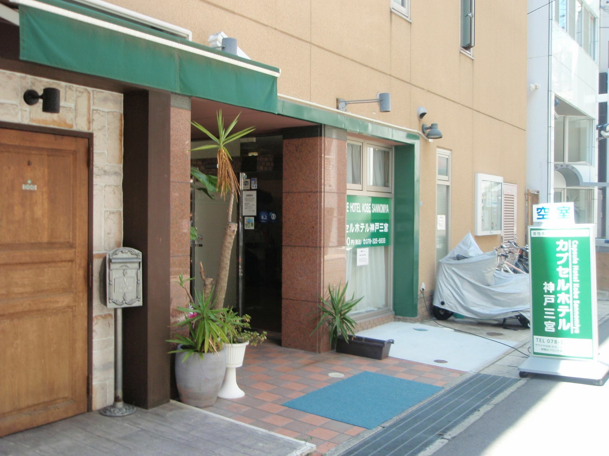 Capsule Hotel Kobe Sannomiya (Adults Only) Екстер'єр фото