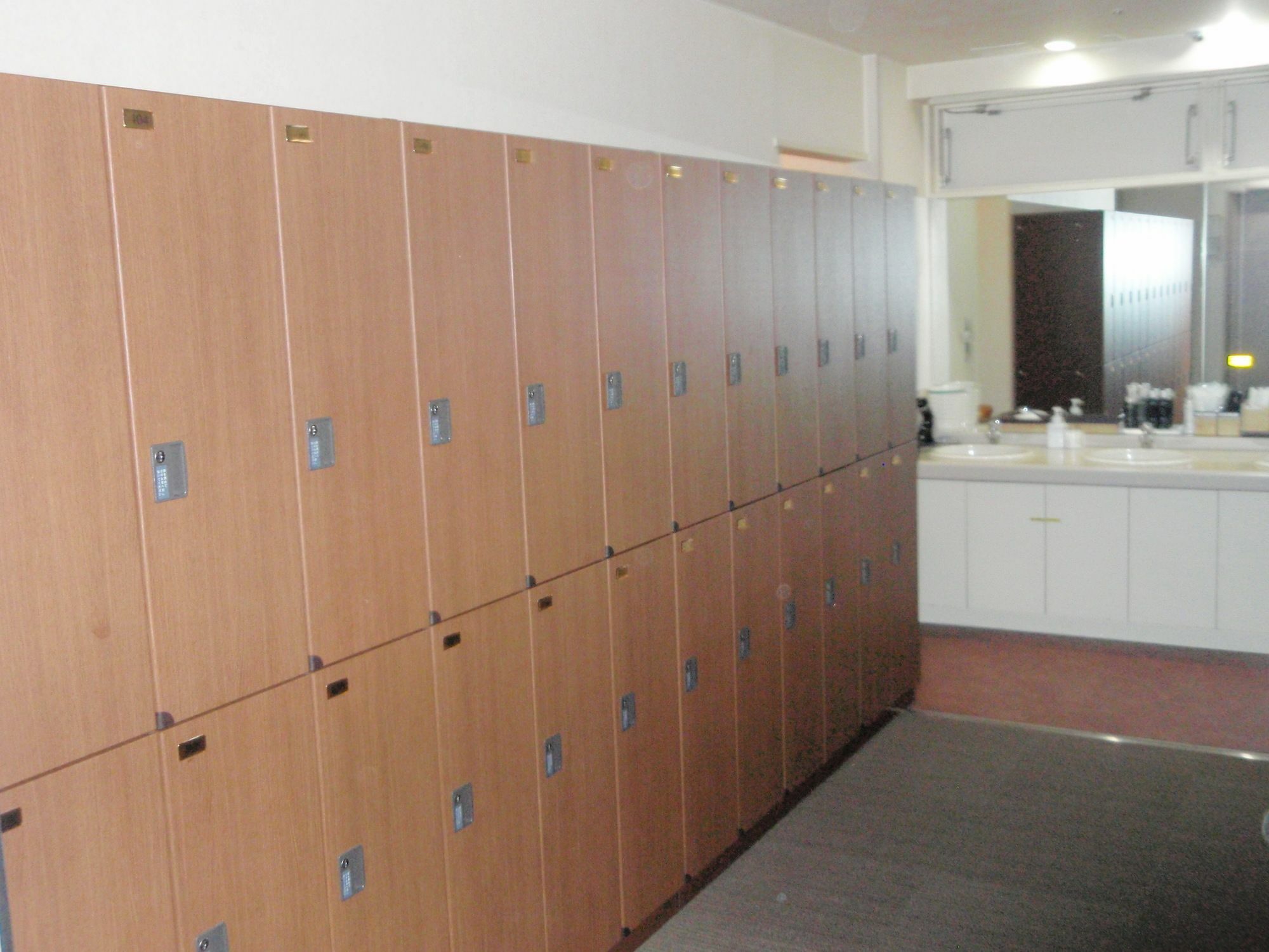 Capsule Hotel Kobe Sannomiya (Adults Only) Екстер'єр фото